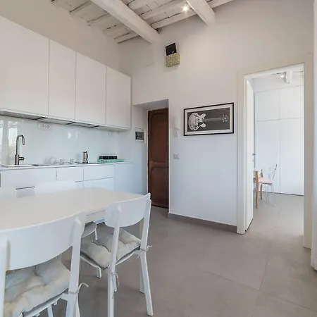 Guesthost - Piazza Navona Panoramic Penthouse Apartman *